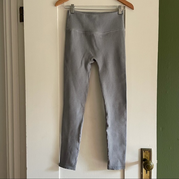 High-Waisted Seamless Rib Legging - Picture 2 of 7